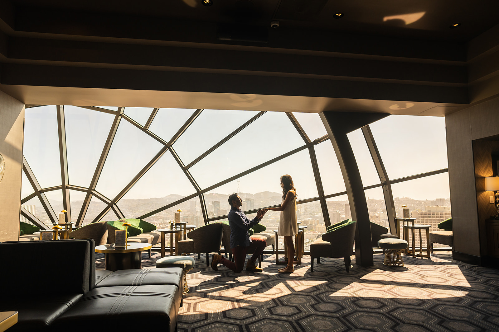 Engagement proposal photography at The View Lounge at San Francisco Marriott Marquis